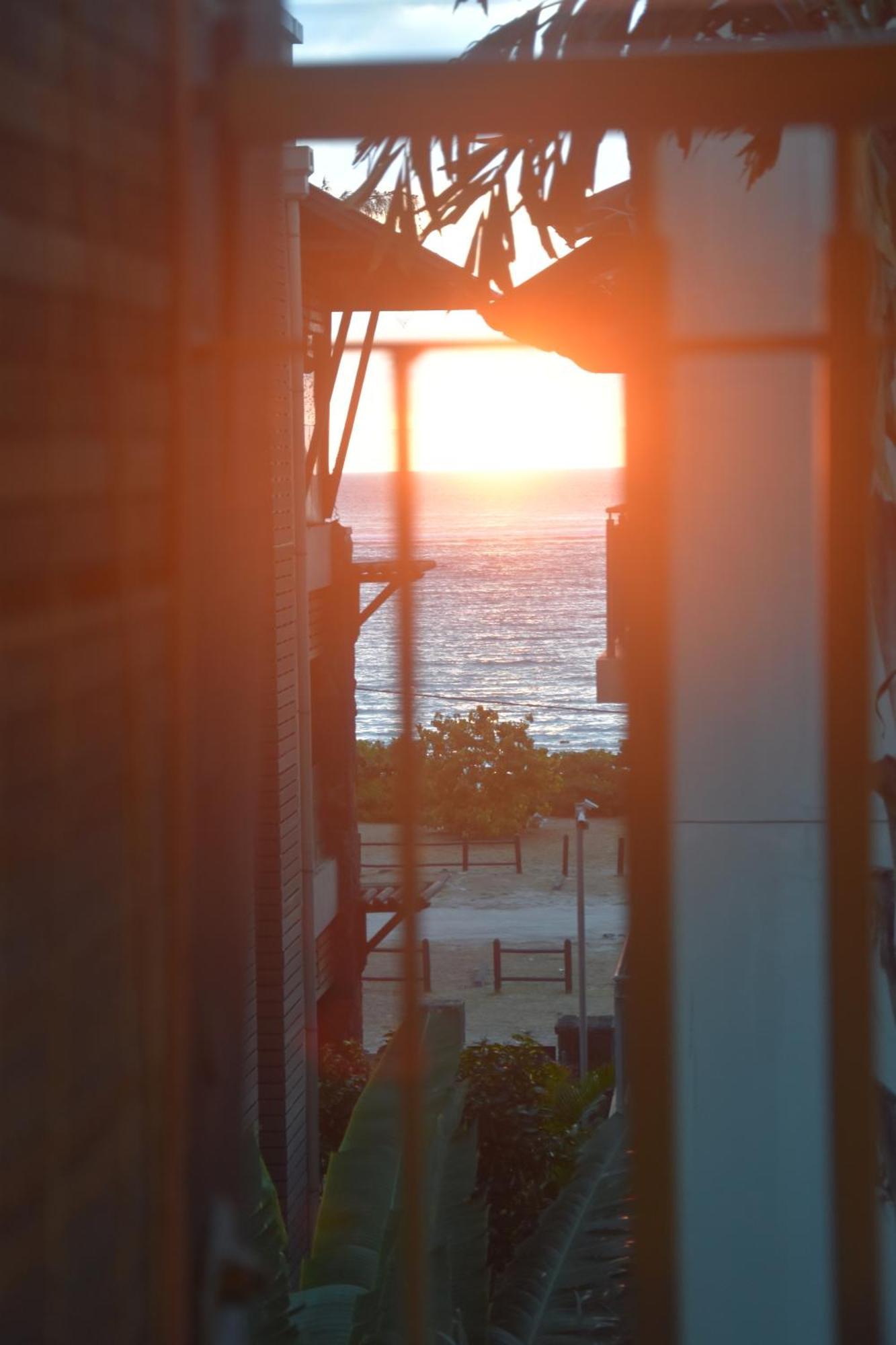 Blue Waves Beachfront Penthouse Flic-en-Flacq Exteriör bild